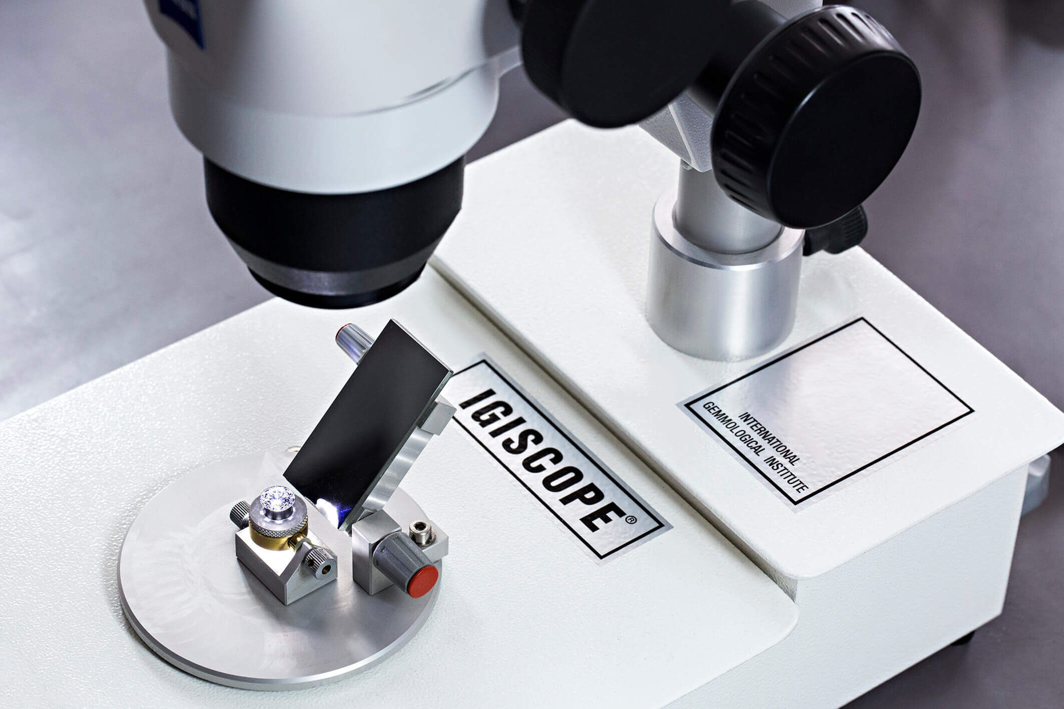 Precision instruments in the gemstone laboratory